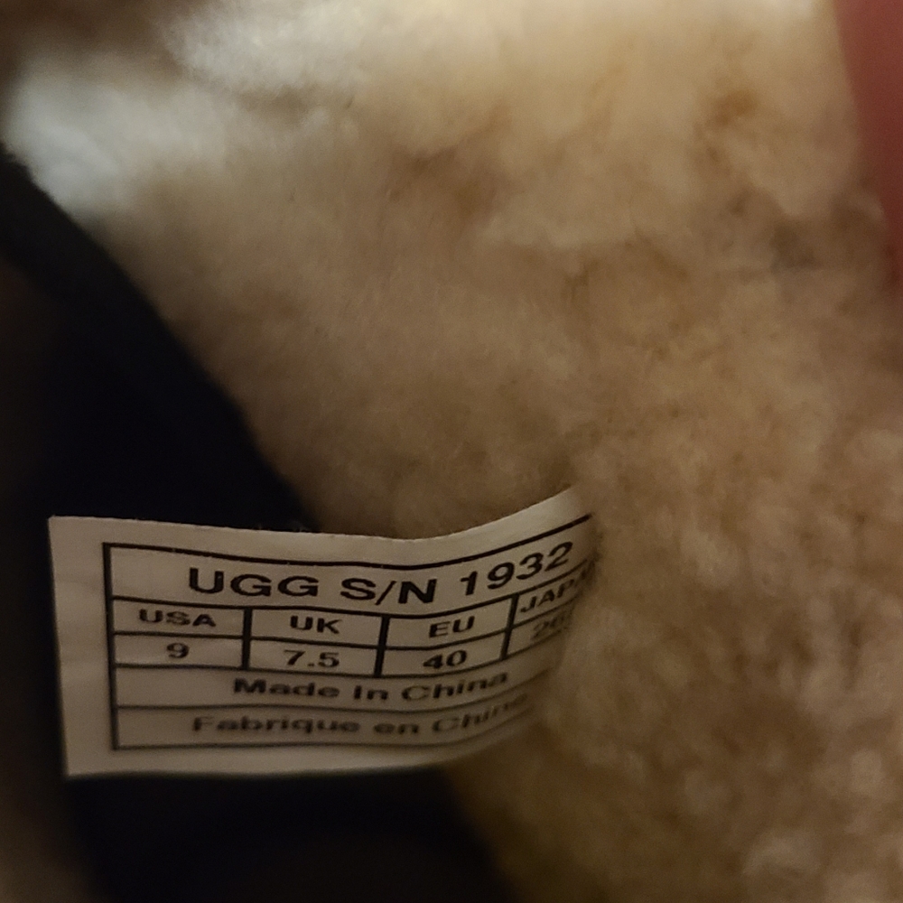 Ugg Boots - image 5